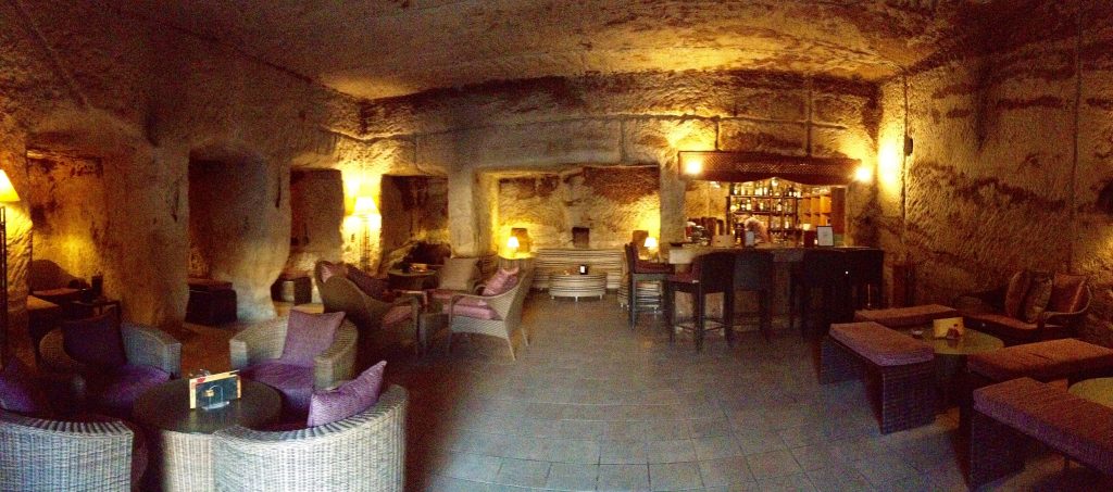 Petra Jordanien Felsunbar Cave Bar innen