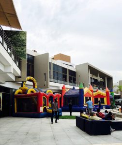 Sea Plaza Dakar Außenbereich Hüpfburg für Kinder