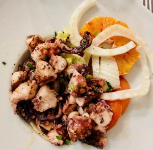 Speise auf Sizilien Tintenfischsalat