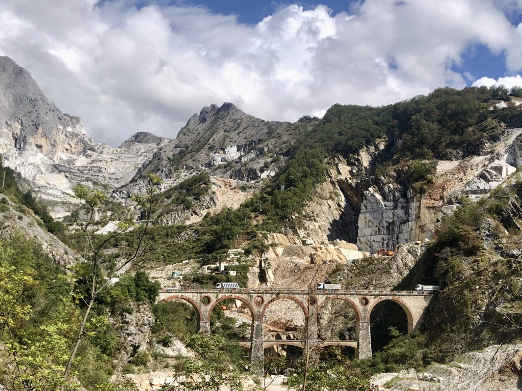 Ausflug zu den Marmorfelsen von Carrara